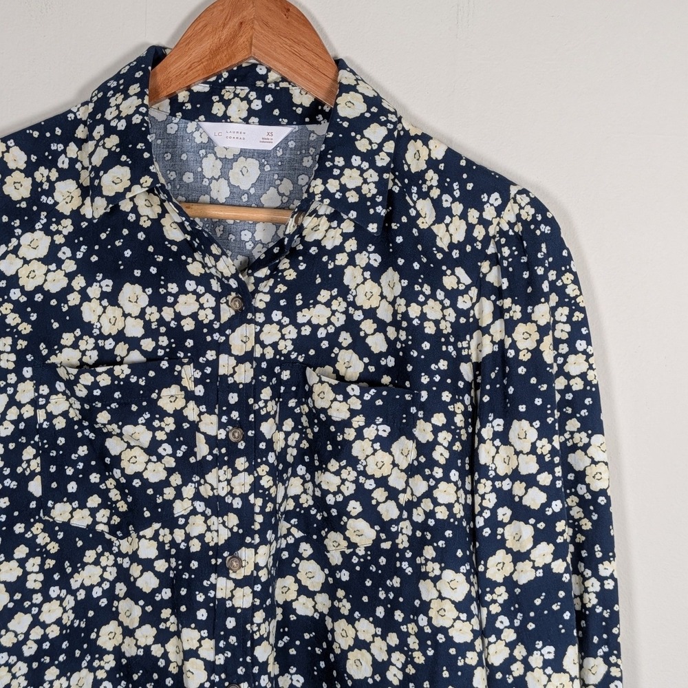 LC Lauren Conrad Women XS Navy Blue Floral Cotton Button Down Blouse 100% Cotton